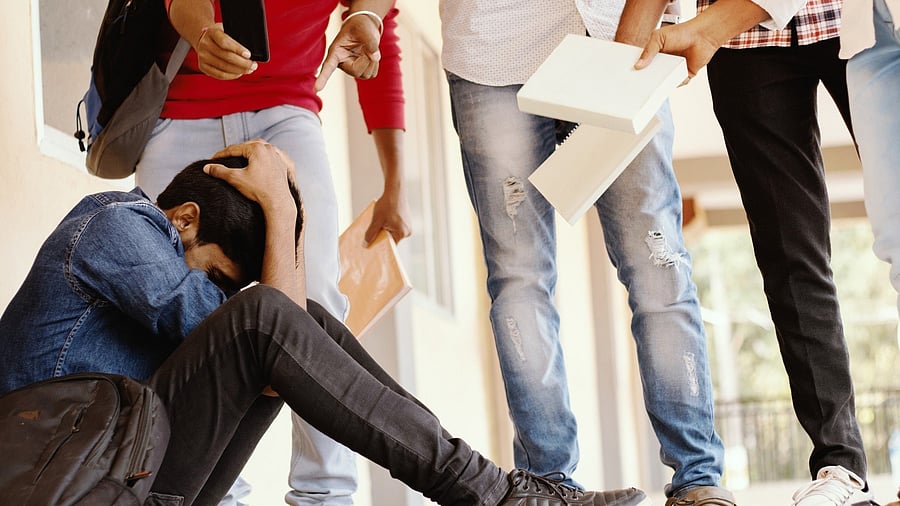 <div class="paragraphs"><p>Representative image showing ragging.</p></div>